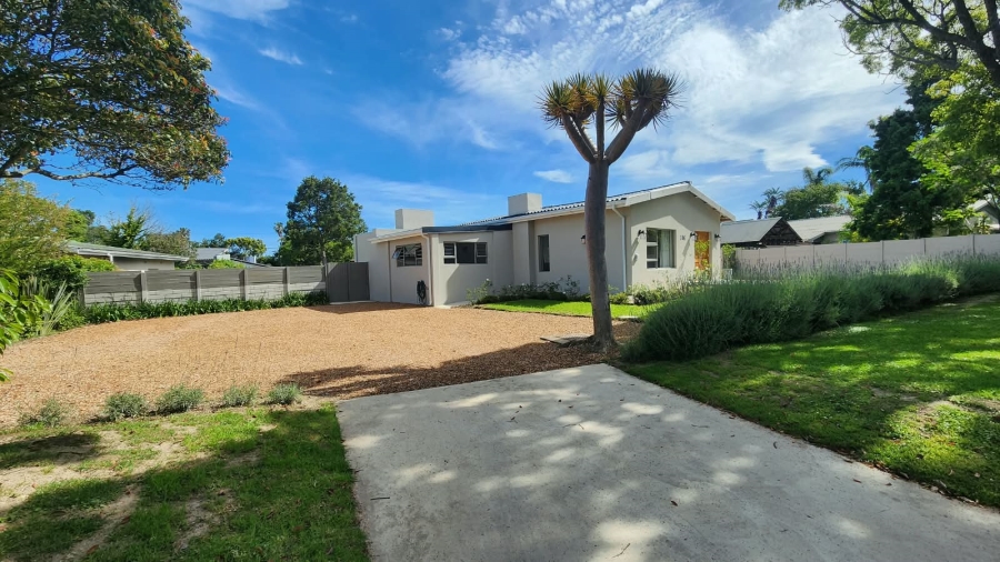 4 Bedroom Property for Sale in Loerie Park Western Cape
